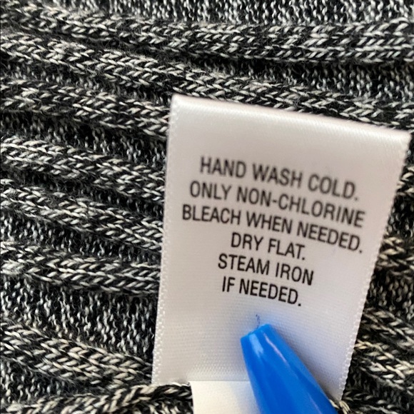 Simply Vera Vera Wang Grey Cardigan Sweater & Pink trim Sz M - Picture 6 of 6